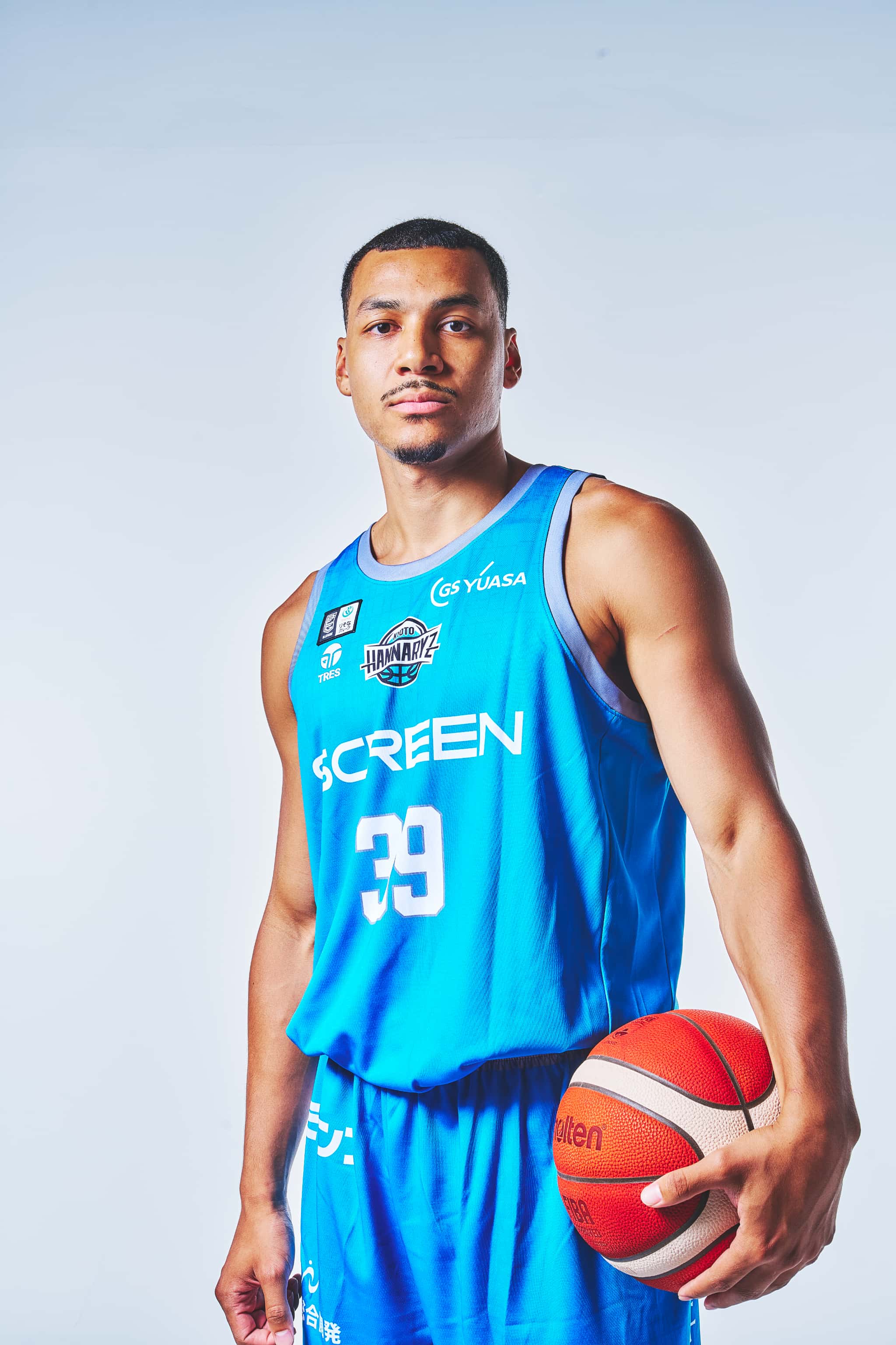 ホール 百音 アレックス